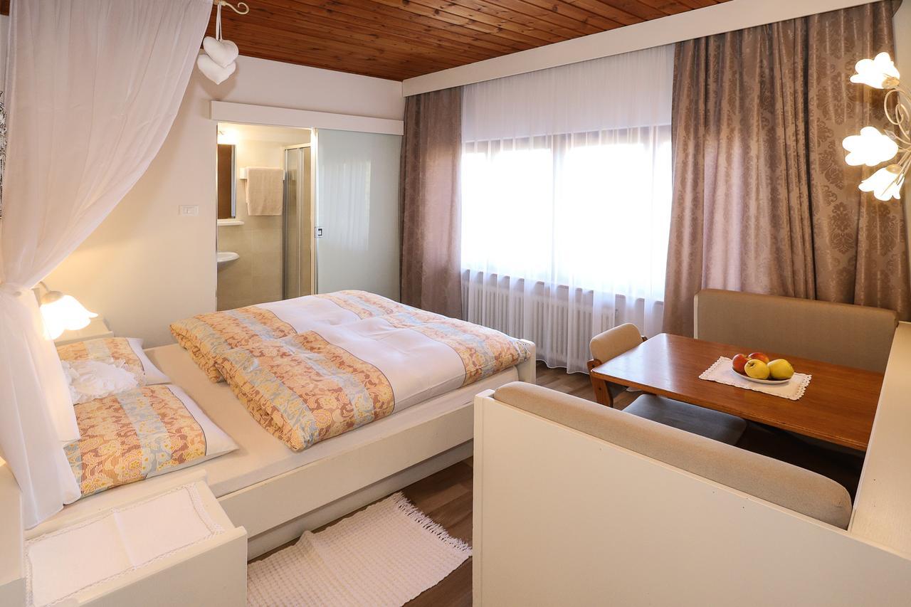Putzenhof Hotell Laives Exteriör bild